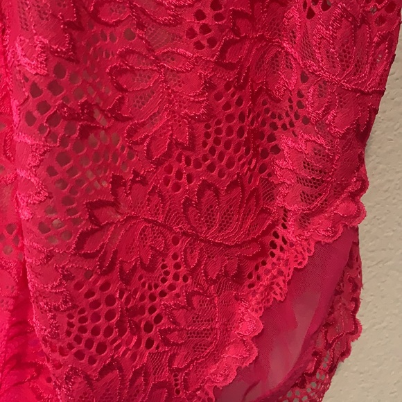 Hot pink lace bodysuit with snap closure - Picture 2 of 7